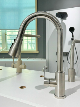 Swan-Neck Pull-Out Kitchen Hot And Cold Faucet
